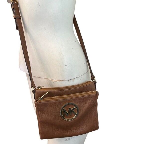Michael Kors Square Leather Crossbody Purse Brown Extra Zipper Pockets ID Cards - Picture 1 of 13